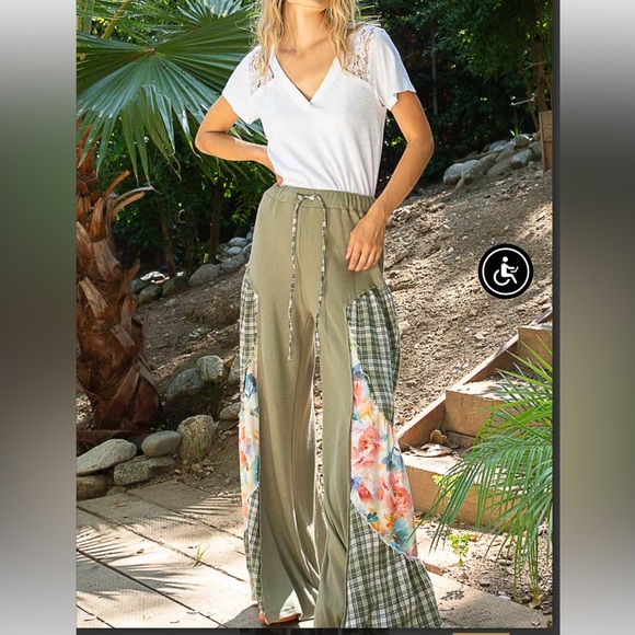 POL Wide Leg Pants - Picture 2 of 4